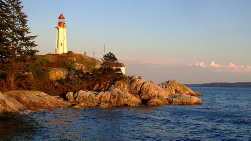 081604 Lighthouse at Atkinson Point