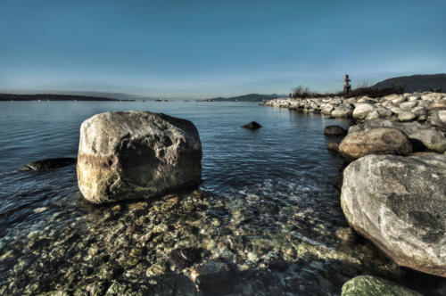 141231 English Bay Inukshuk shore rocks freighters HDR 175